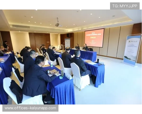 足球球员媒介素养培训课程全面铺开,足球培训宣传页 足球球员媒介素养培训课程全面铺开,足球培训宣传页